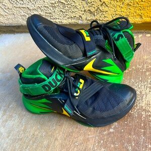 Nike LeBron Zoom Soldier 9 OREGON DUCKS edition. USED still great condition RARE